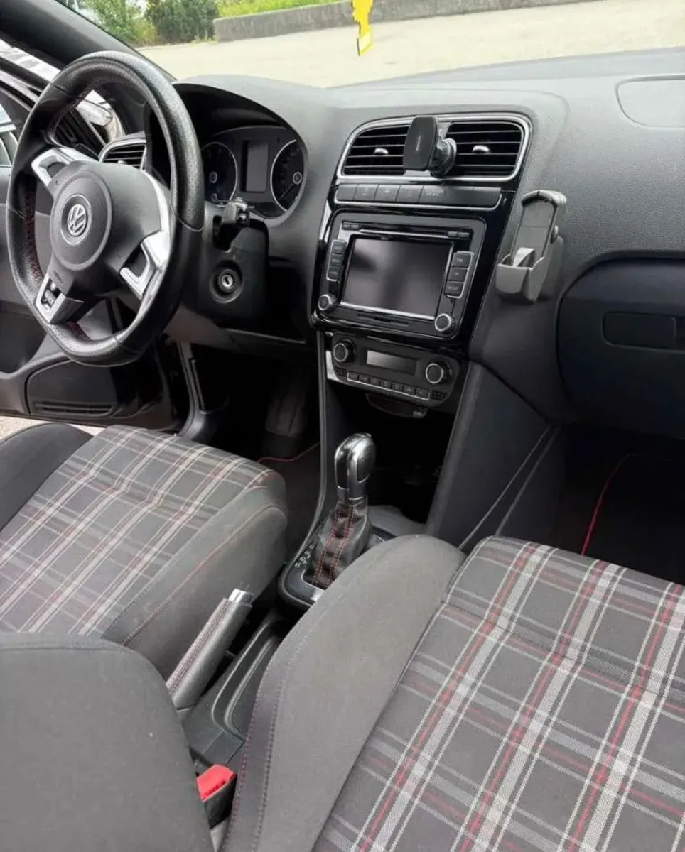Volkswagen Polo 2012 photo 3