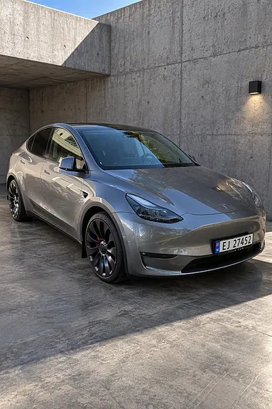 Tesla Model Y 2024 photo 2