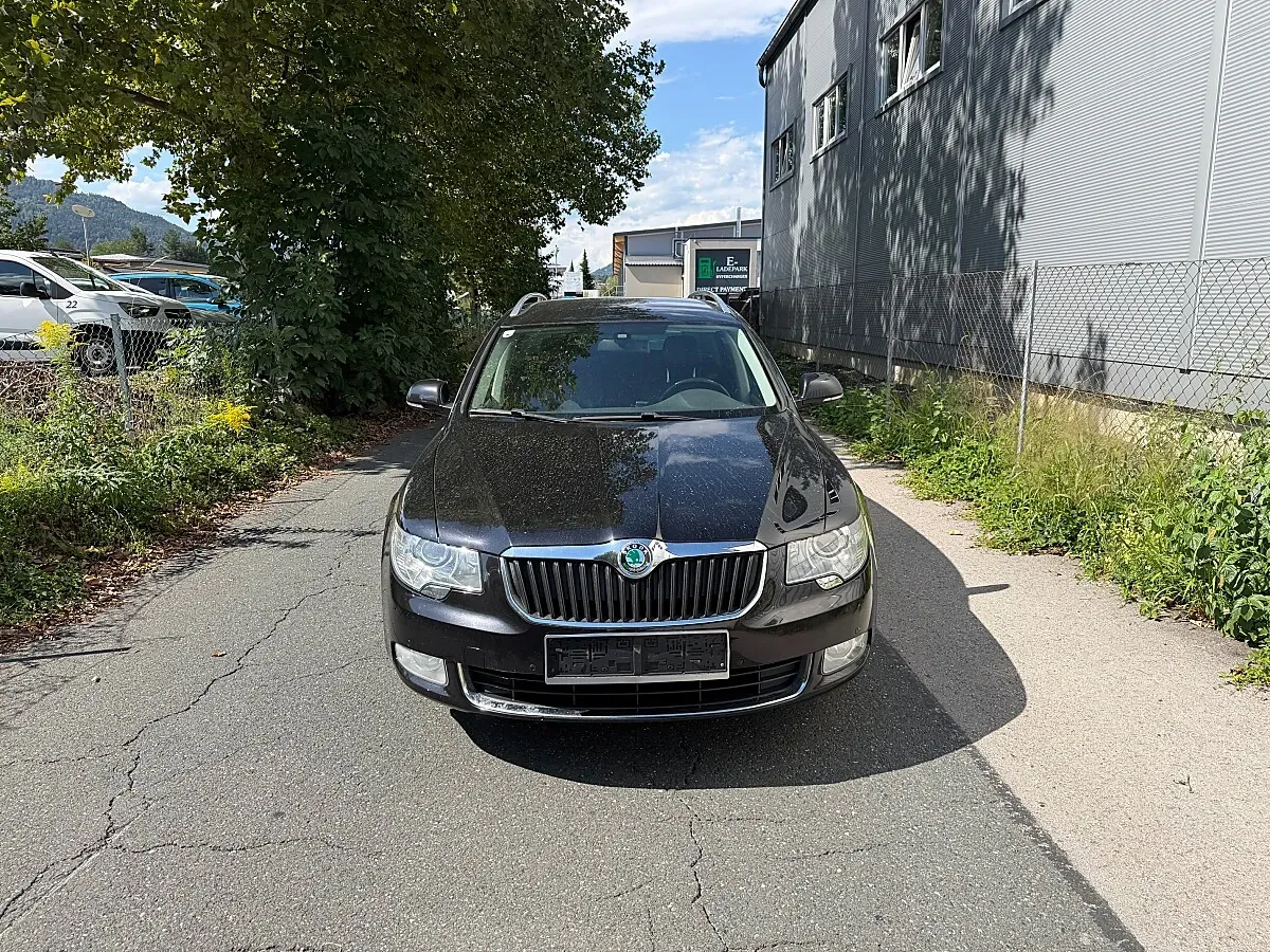 Skoda Superb 2010 photo 2