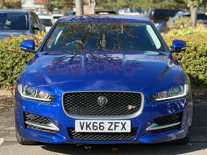 Jaguar Xe 2017 photo 4