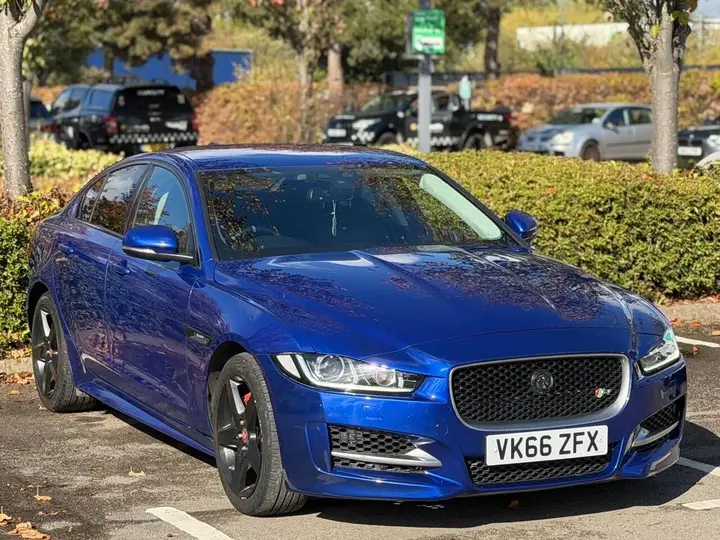 Jaguar Xe 2017 photo 5