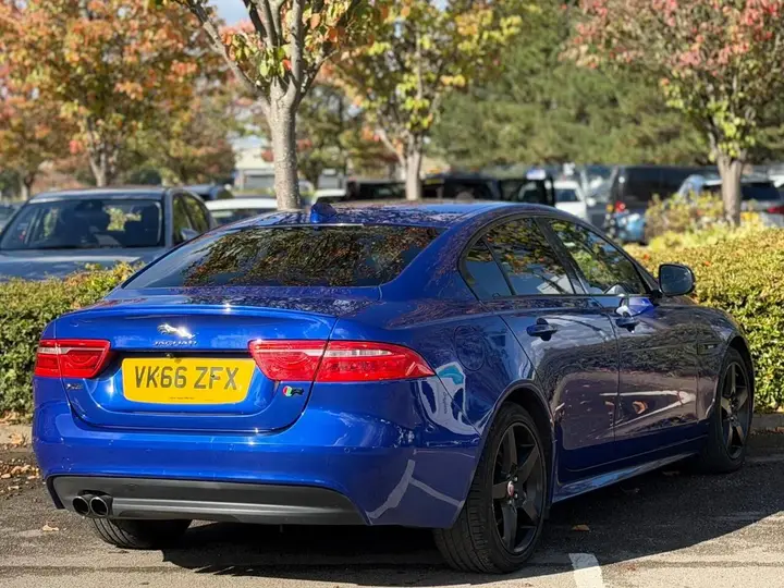 Jaguar Xe 2017 photo 2