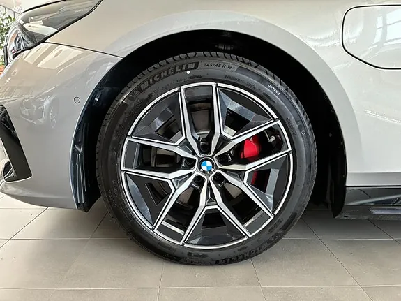 BMW 530E 2026 photo 4