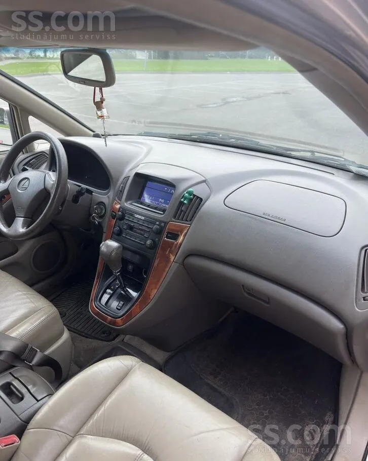 Lexus Rx 2000 photo 2