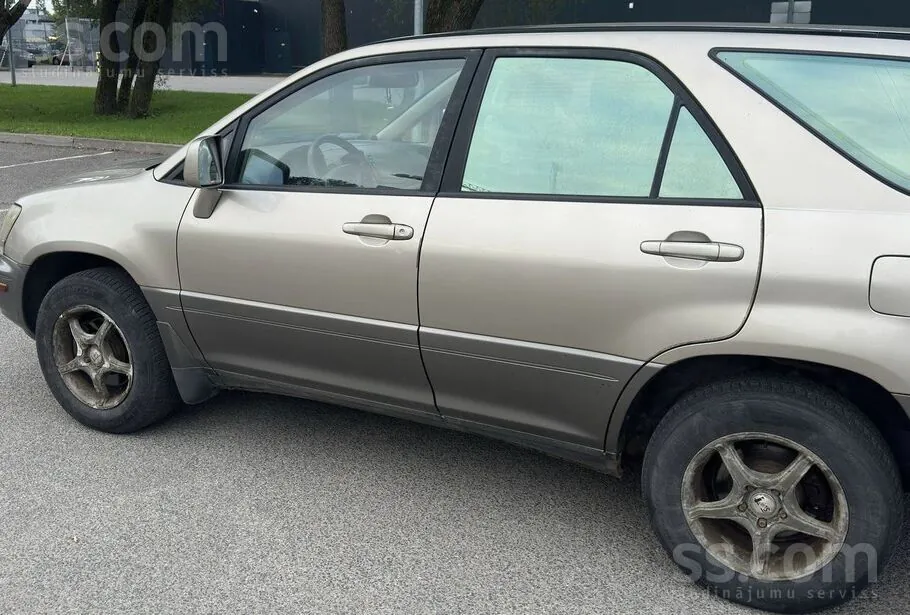 Lexus Rx 2000 photo 3