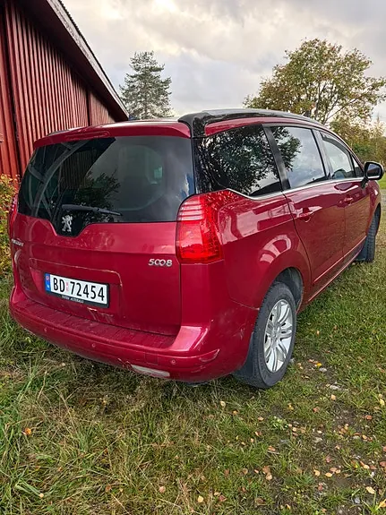 Peugeot 5008 2011 photo 3