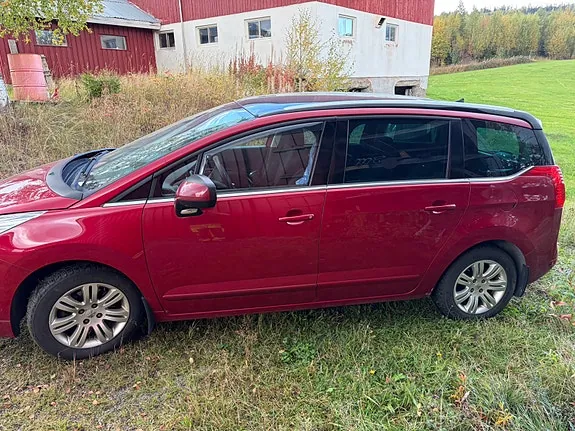 Peugeot 5008 2011 photo 5