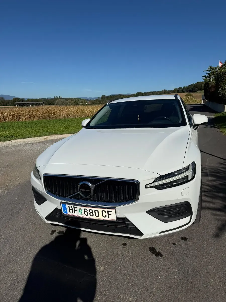 Volvo V60 2019 photo 2