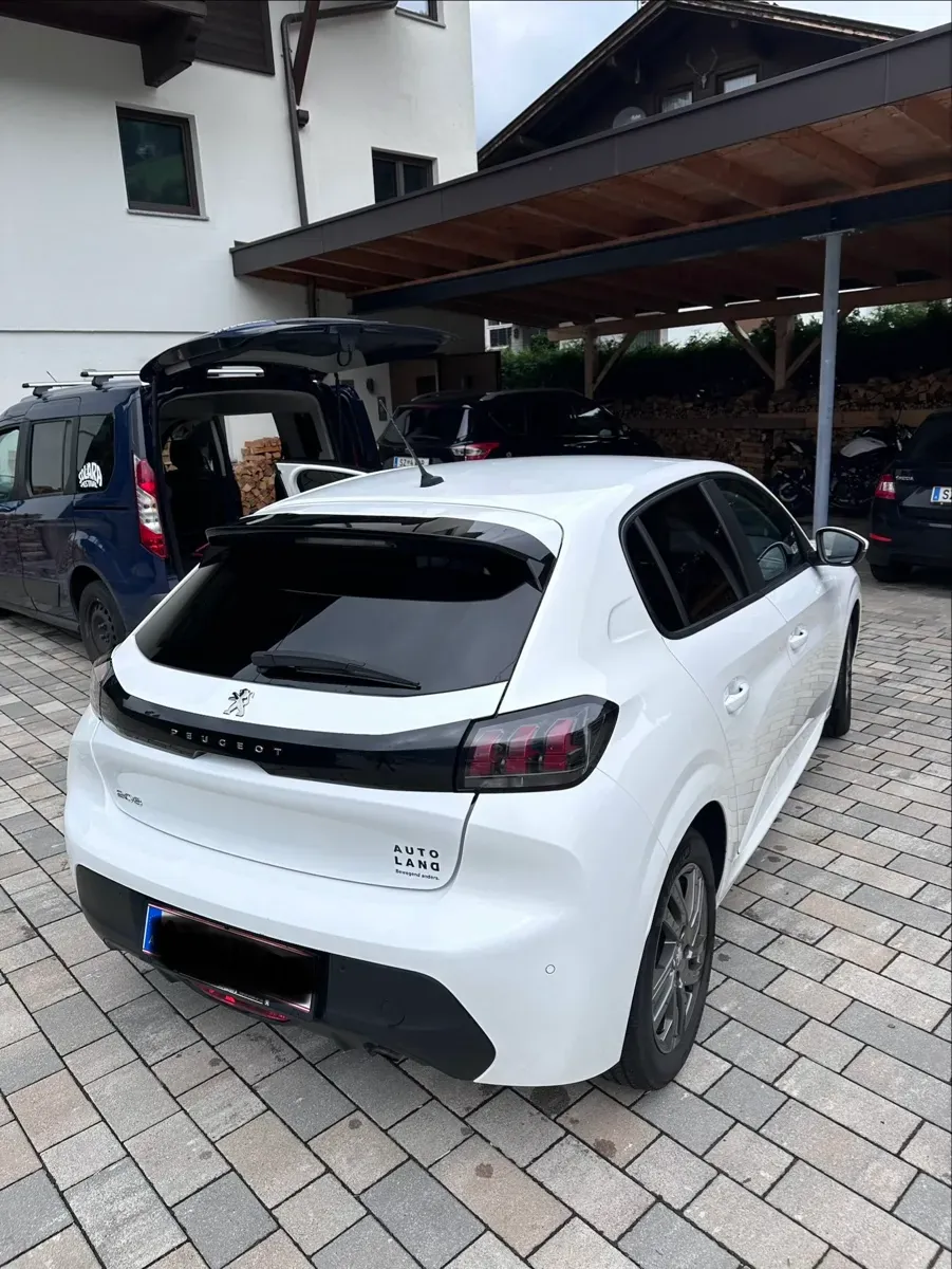Peugeot 208 2022 photo 3
