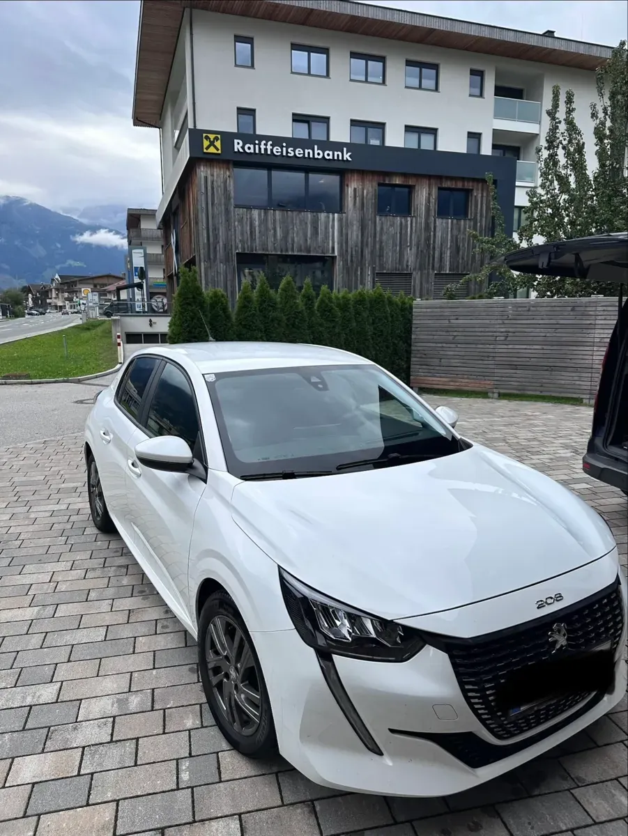 Peugeot 208 2022 photo 2
