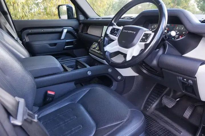 Land Rover Defender 110 2022 photo 5