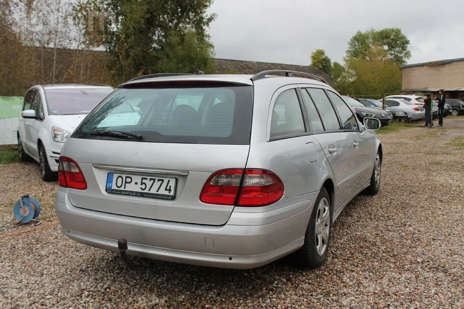 Mercedes-Benz E200 2008 photo 5