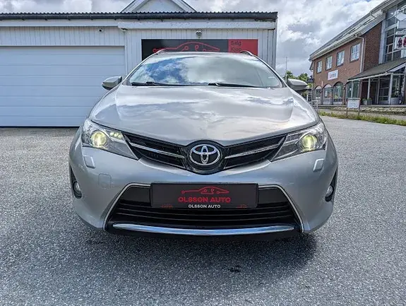 Toyota Auris 2013 photo 3