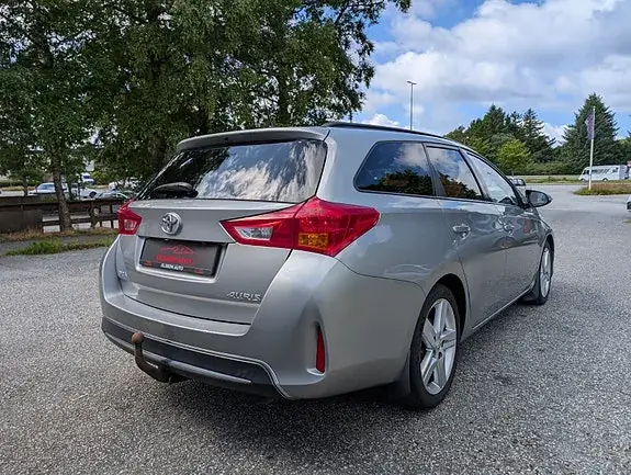 Toyota Auris 2013 photo 5