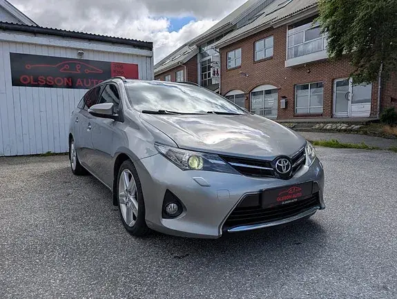 Toyota Auris 2013 photo 2