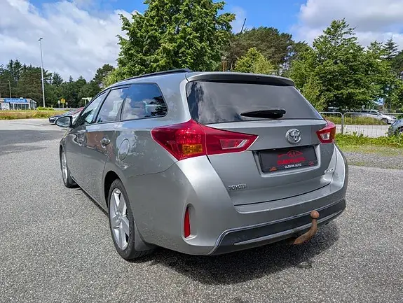 Toyota Auris 2013 photo 4
