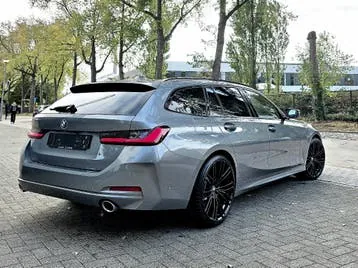 BMW 3 Series 2023 photo 2