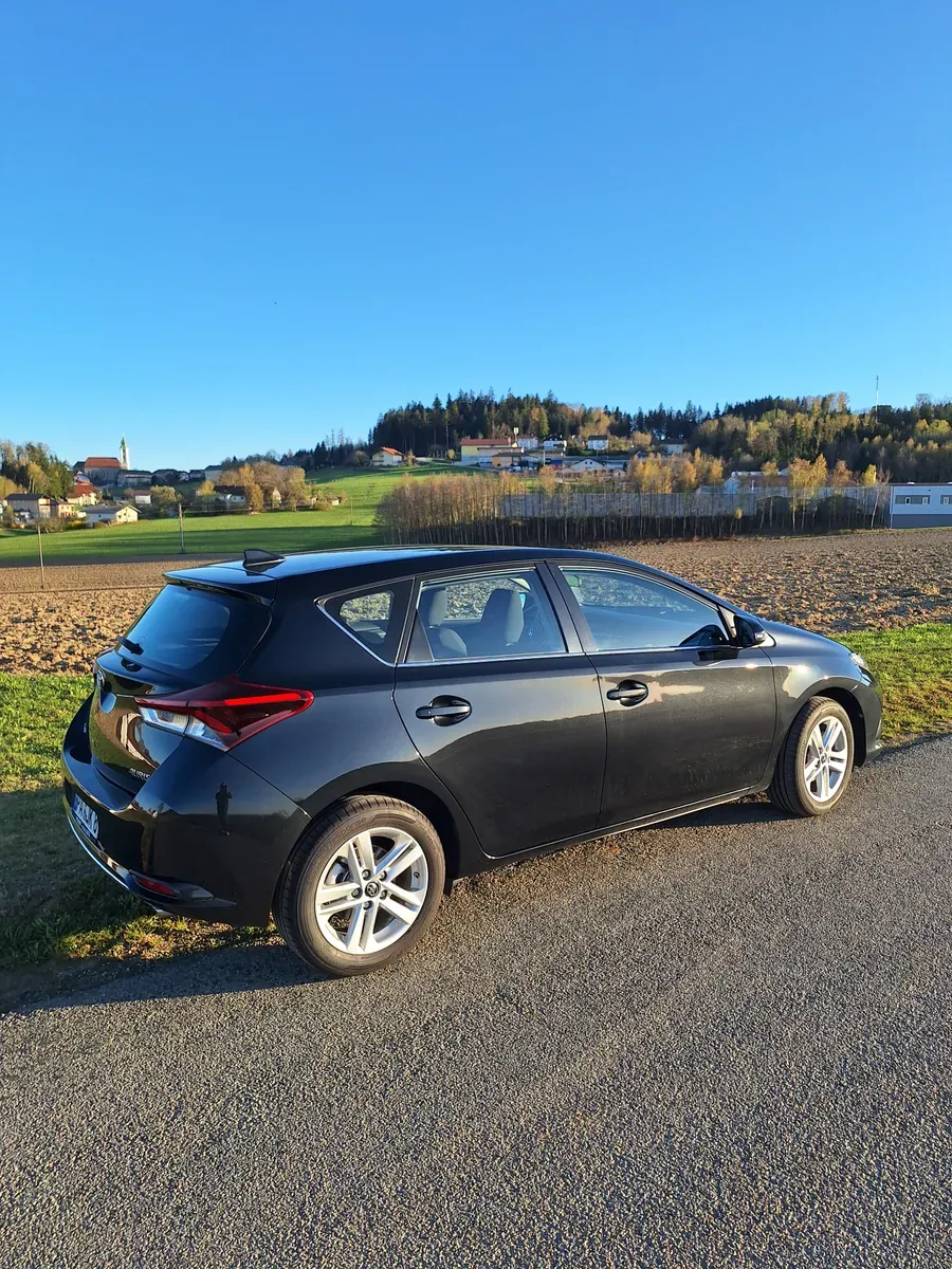 Toyota Auris 2015 photo 3