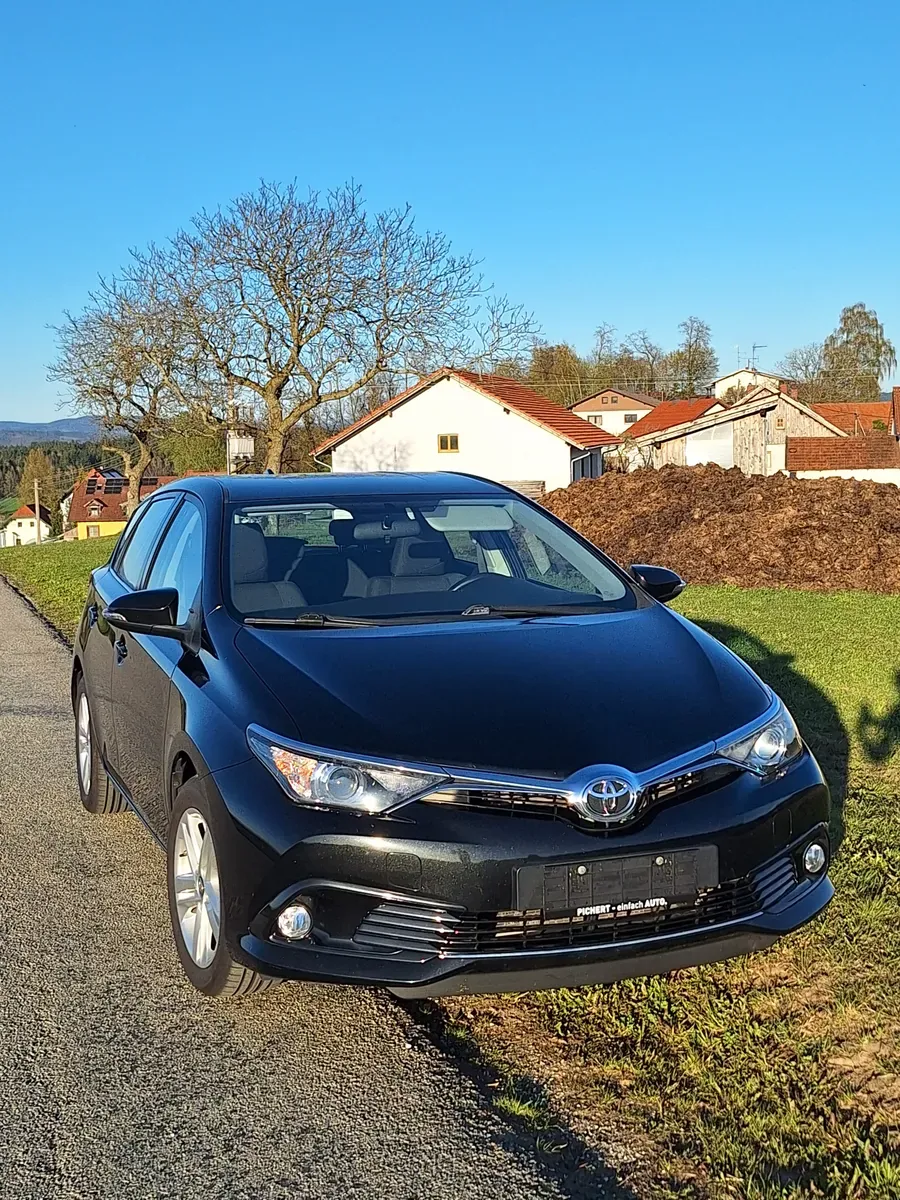 Toyota Auris 2015 photo 2