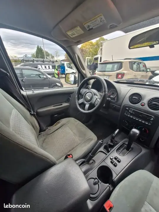 Jeep Cherokee 2005 photo 3
