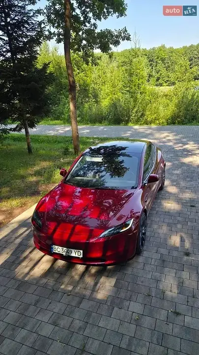 Tesla Model 3 2024 photo 2