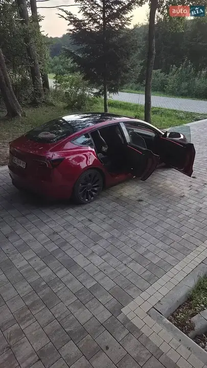 Tesla Model 3 2024 photo 4