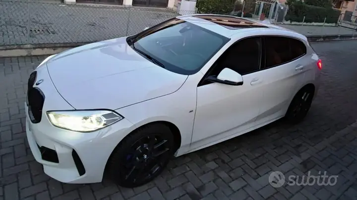 BMW 1 Series 2023 photo 2