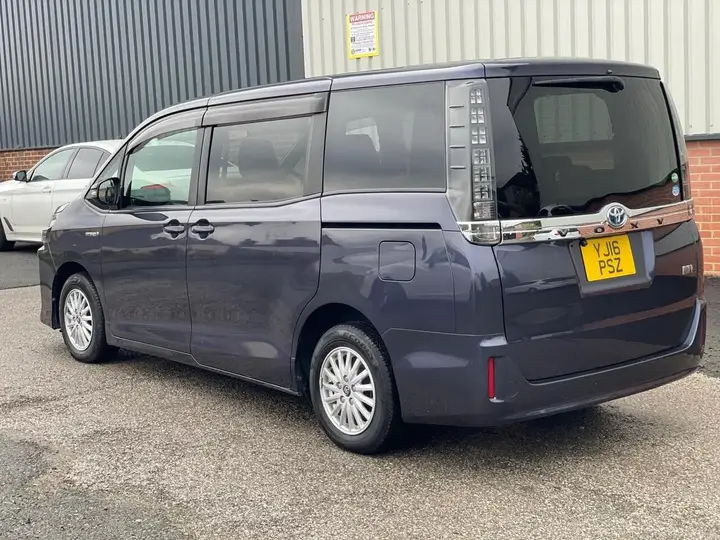 Toyota Voxy 2026 photo 4