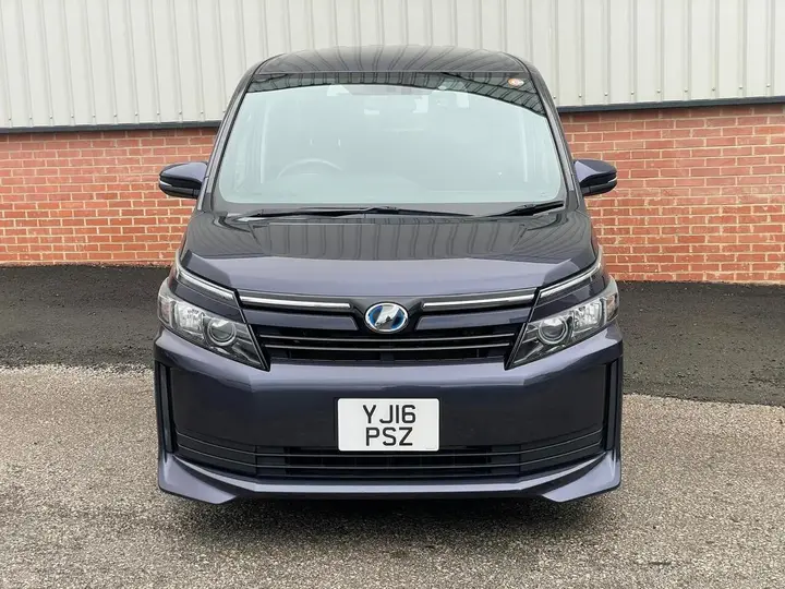 Toyota Voxy 2026 photo 2