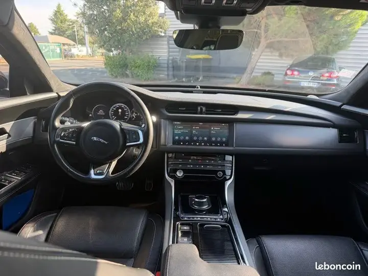 Jaguar Xf 2019 photo 3