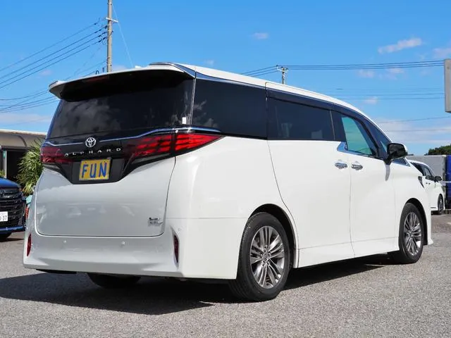 Toyota Alphard 2023 photo 5
