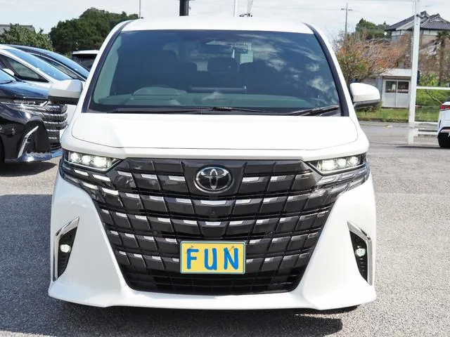 Toyota Alphard 2023 photo 2
