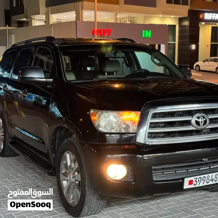 Toyota Sequoia 2011 photo 2