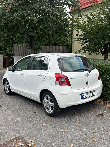 Toyota Yaris 2010 photo 2