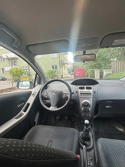 Toyota Yaris 2010 photo 5
