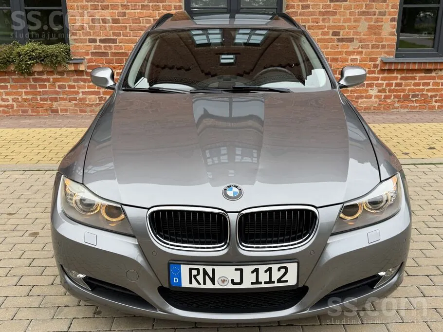 BMW 318 2012 photo 2