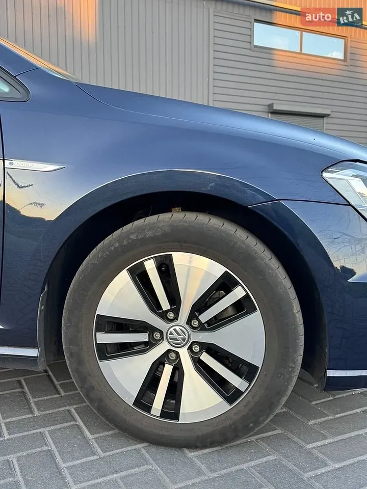 Volkswagen E-Golf 2016 photo 4