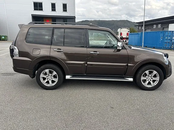 Mitsubishi Pajero 2017 photo 3