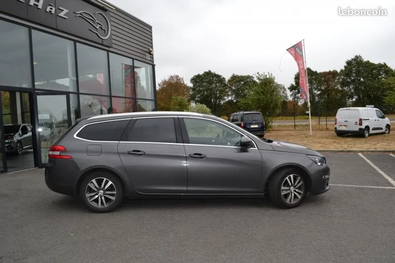 Peugeot 308 2018 photo 3