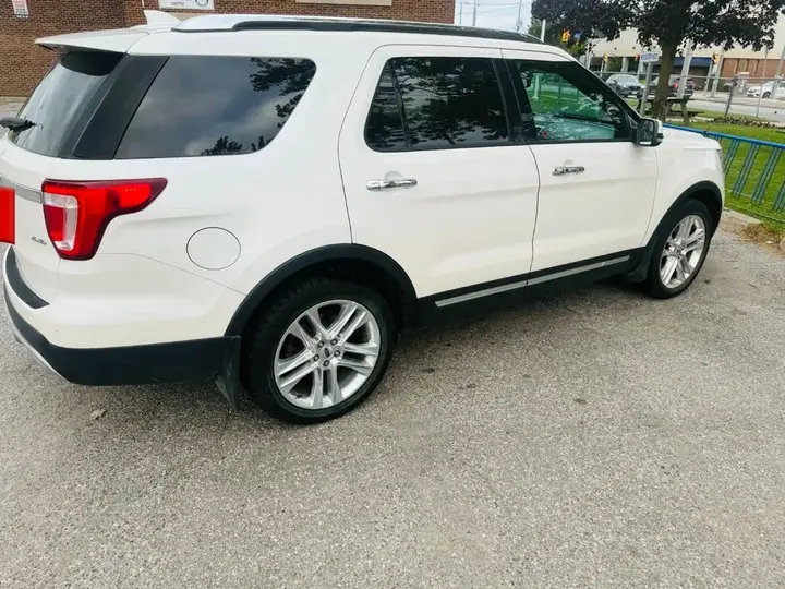 Ford Explorer 2017 photo 2