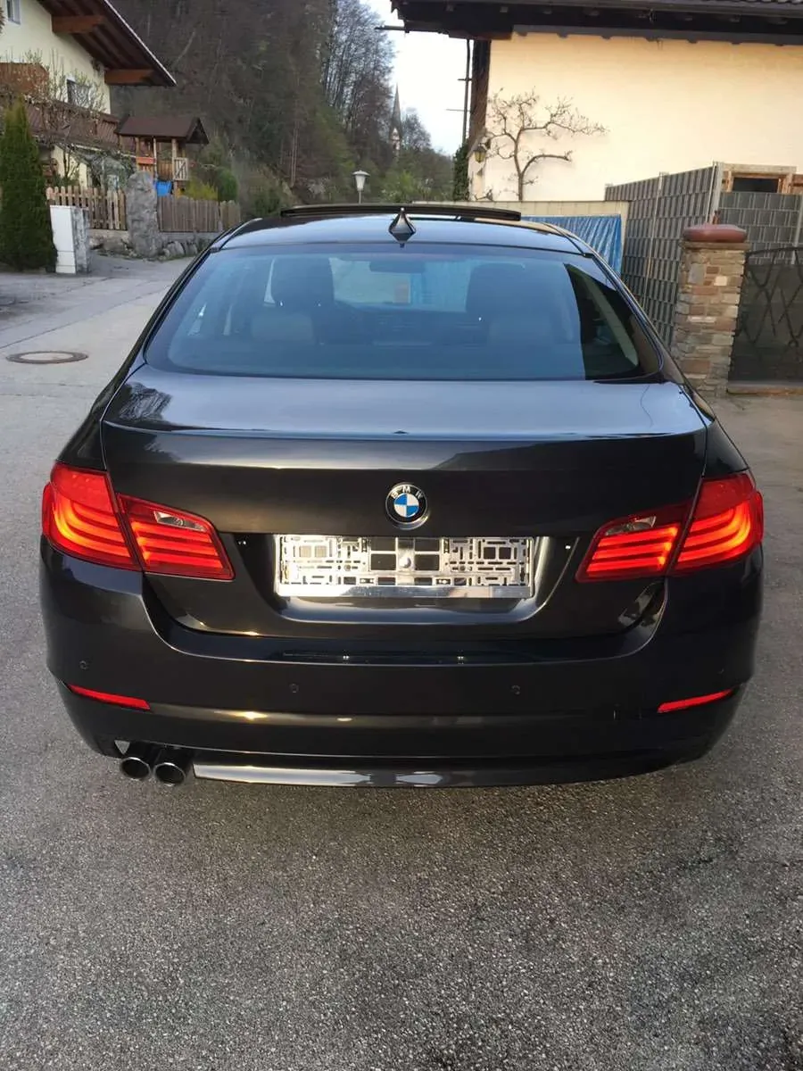 BMW 5 Series 2012 photo 2