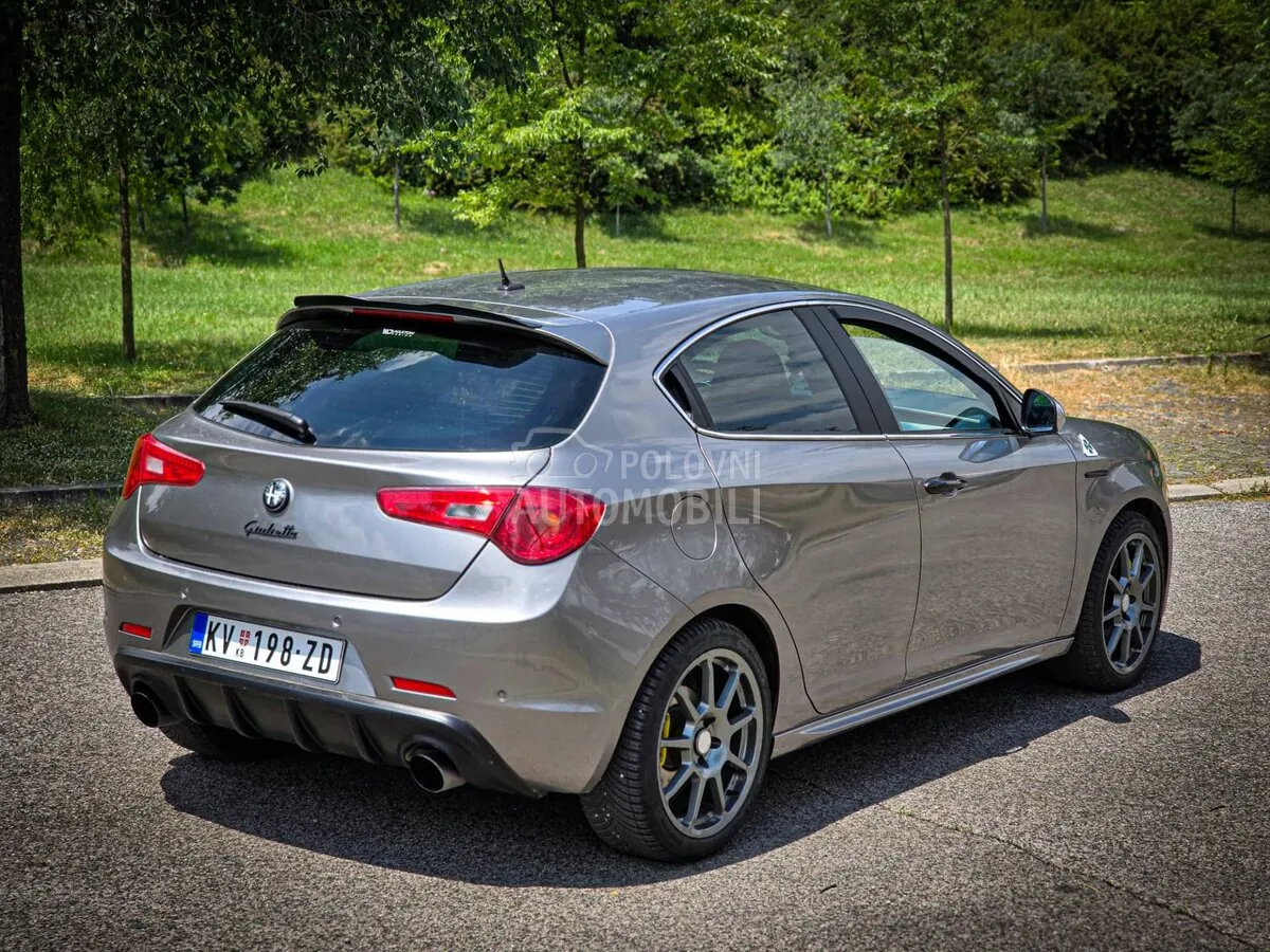 Alfa Romeo Giulietta 2011 photo 4