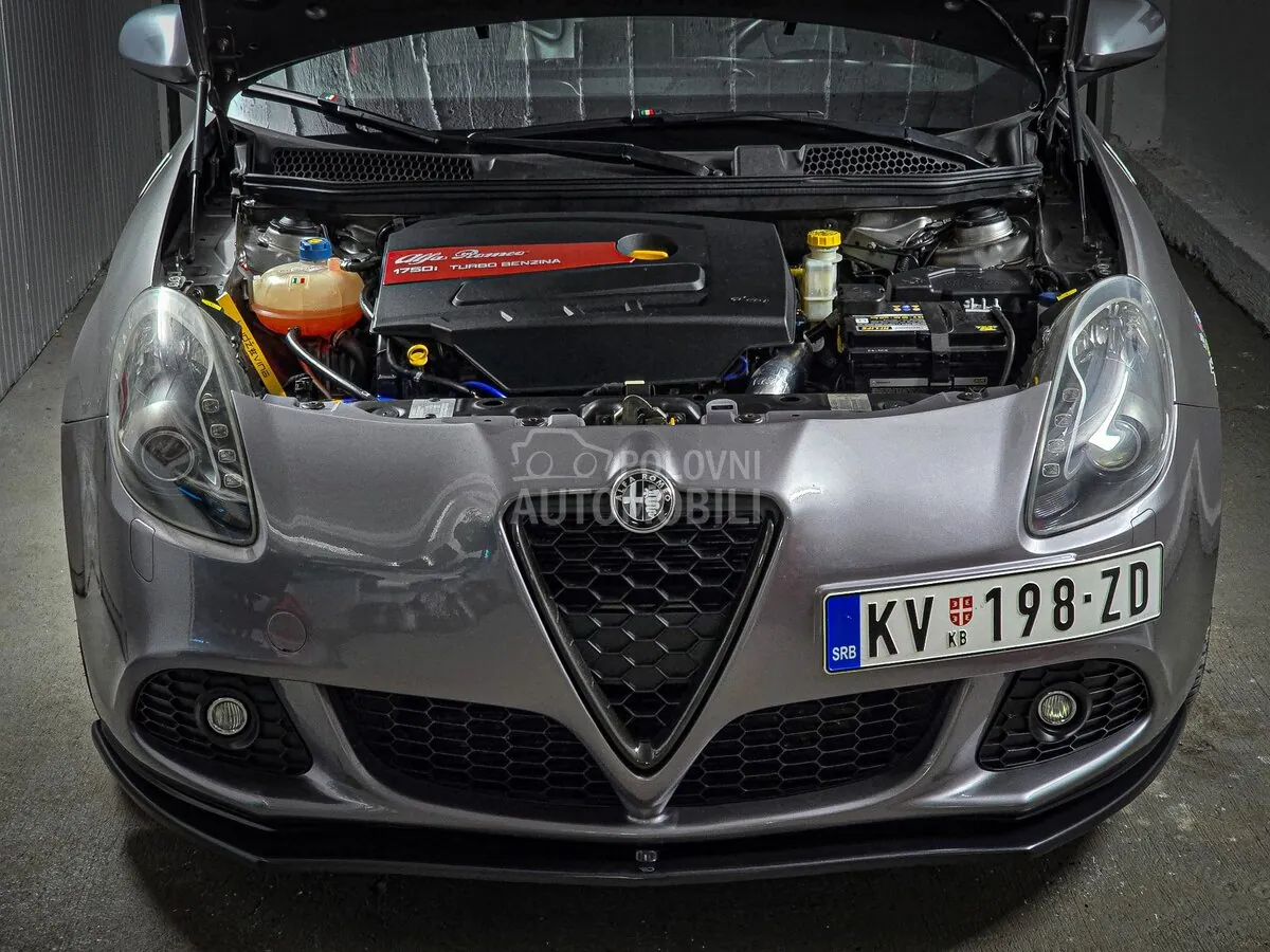 Alfa Romeo Giulietta 2011 photo 2