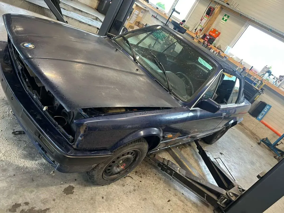 BMW 3 Series 1992 photo 2