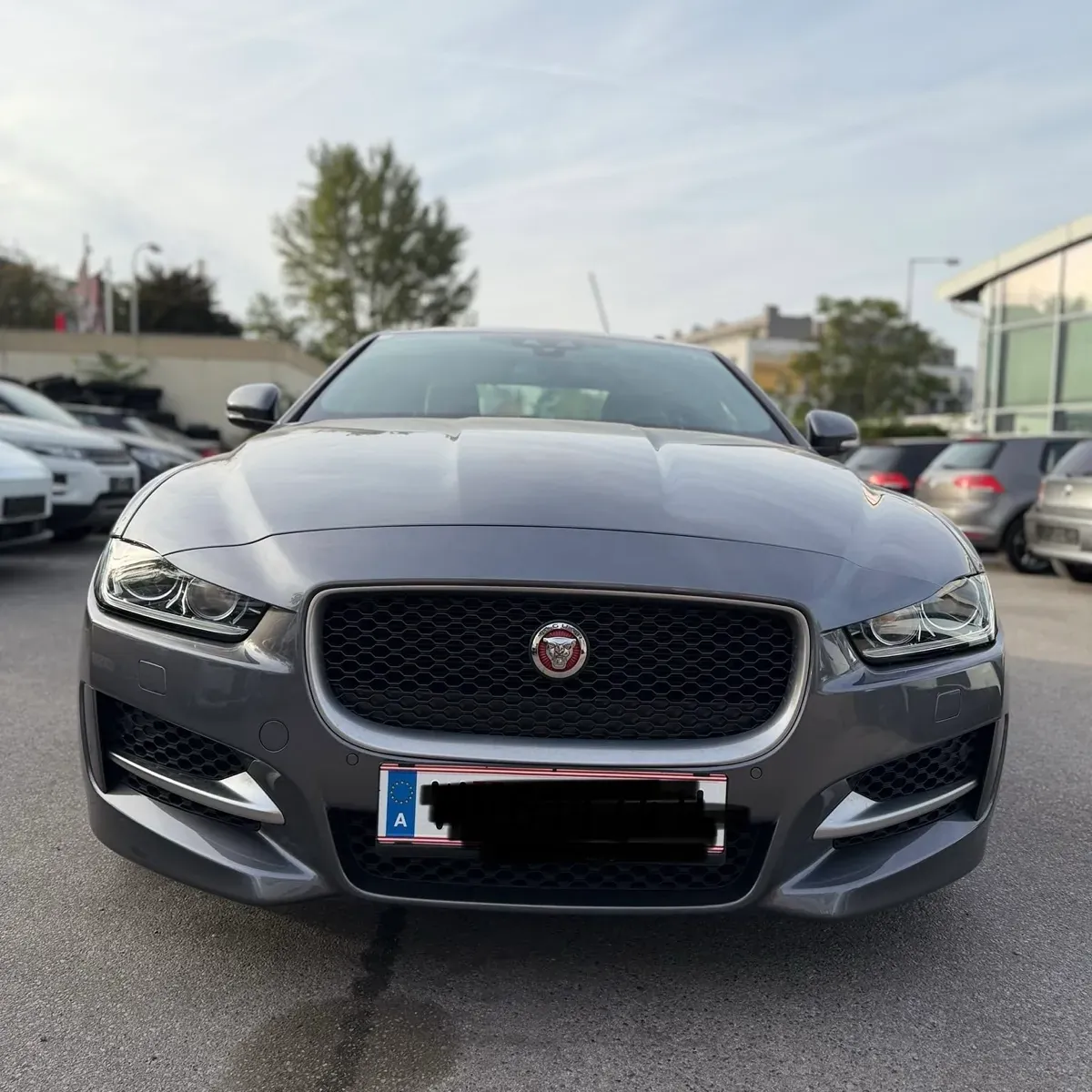 Jaguar Xe 2018 photo 3