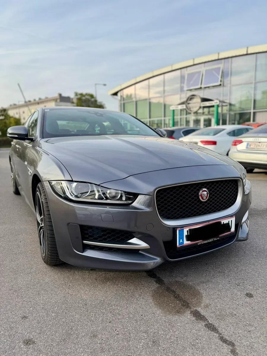 Jaguar Xe 2018 photo 2