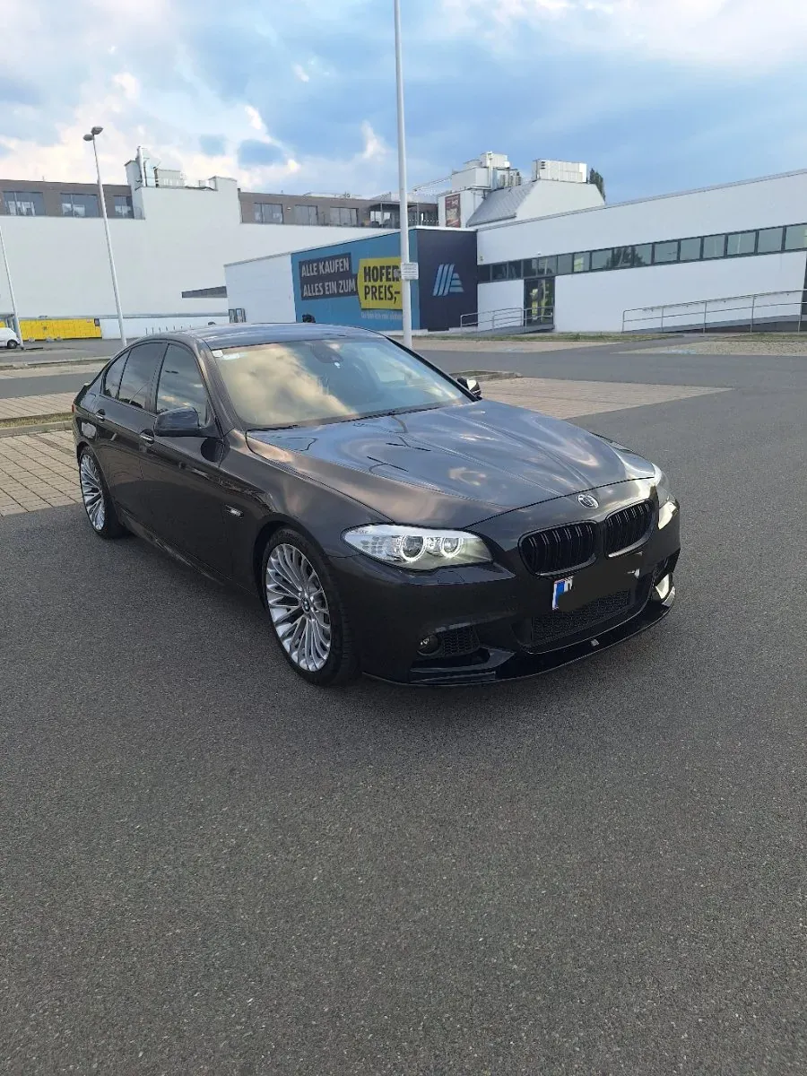 BMW 5 Series 2011 photo 2