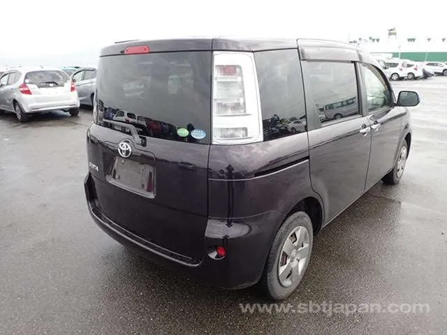 Toyota Sienta 2013 photo 4