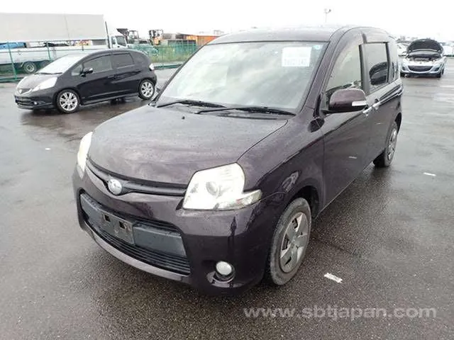Toyota Sienta 2013 photo 2