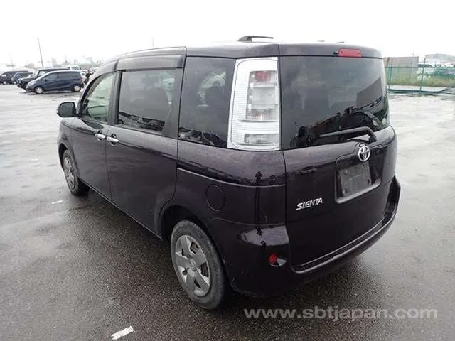 Toyota Sienta 2013 photo 3